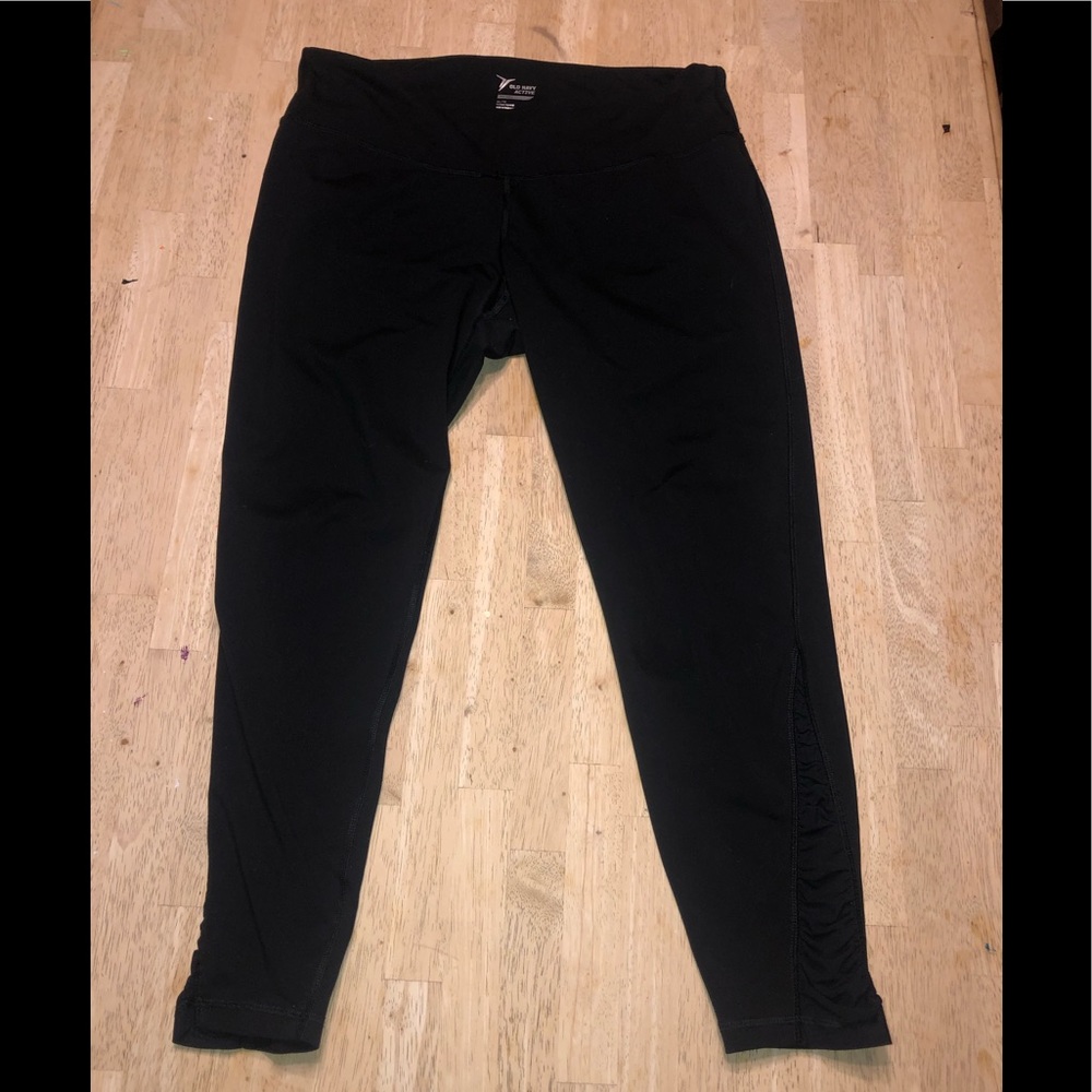 Old navy active wear leggings with mesh ruffles!